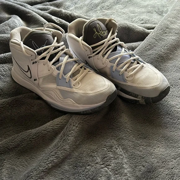 Nike basketball shoes. - Picture 1 of 2